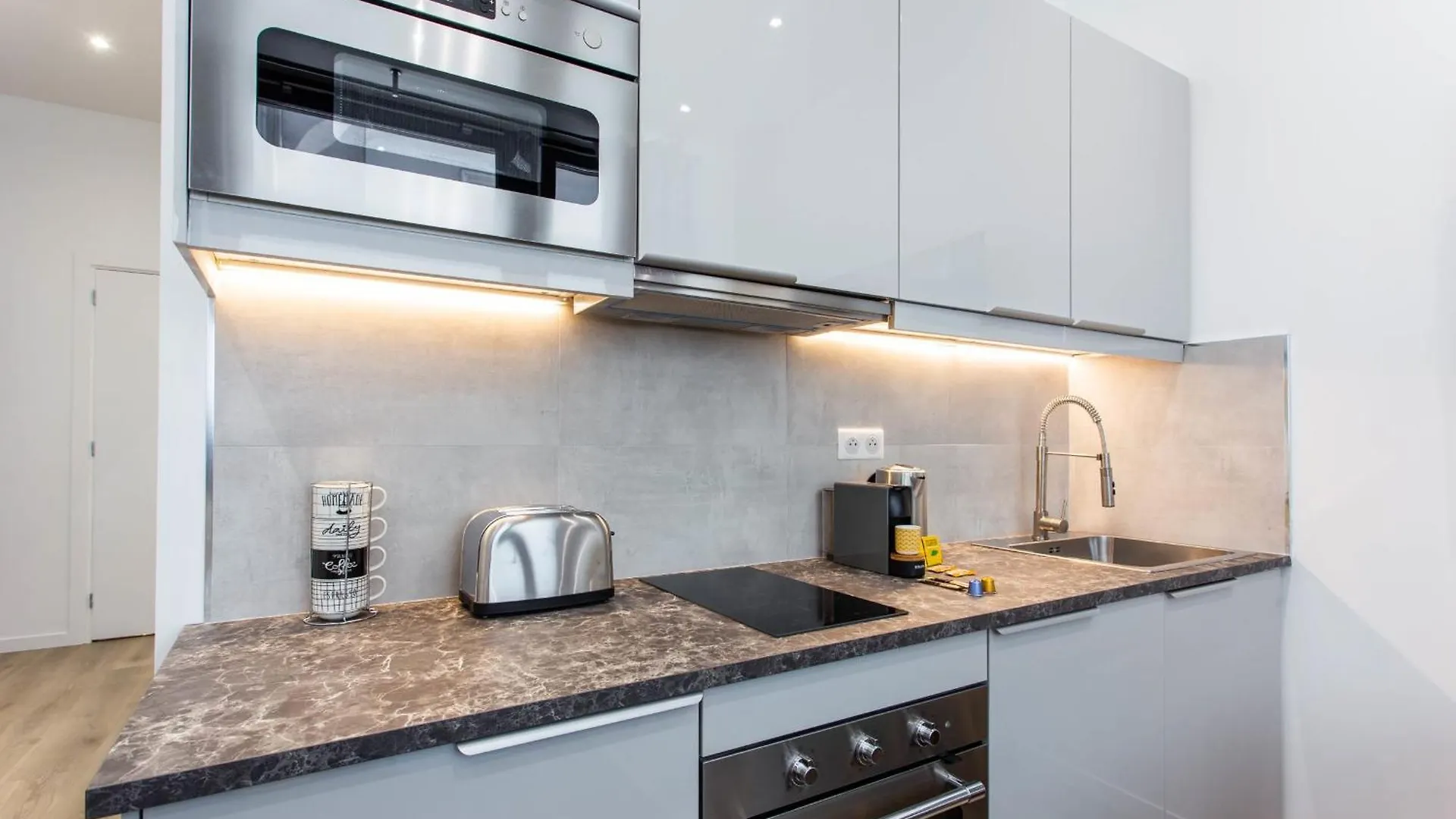 Intimate - 1br-4p - Republique Apartment *
